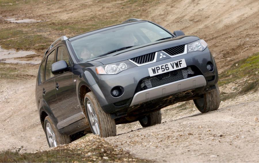  Mitsubishi Outlander 2005 года  (фото 35 из 77)